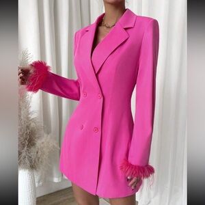 Fuzzy Cuff
Double Breasted Fitted Blaz...
Hot Pink / 2(XS)